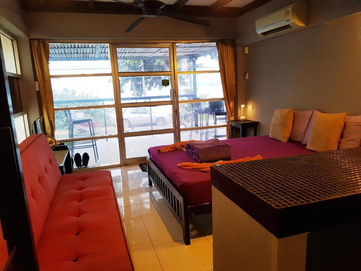 Zone6 Coworking Old 2w Hostel, Koh Samui