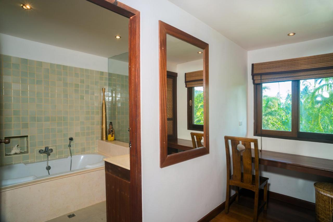 Vila 4 Bedroom Baan Banburee, Seconds From *