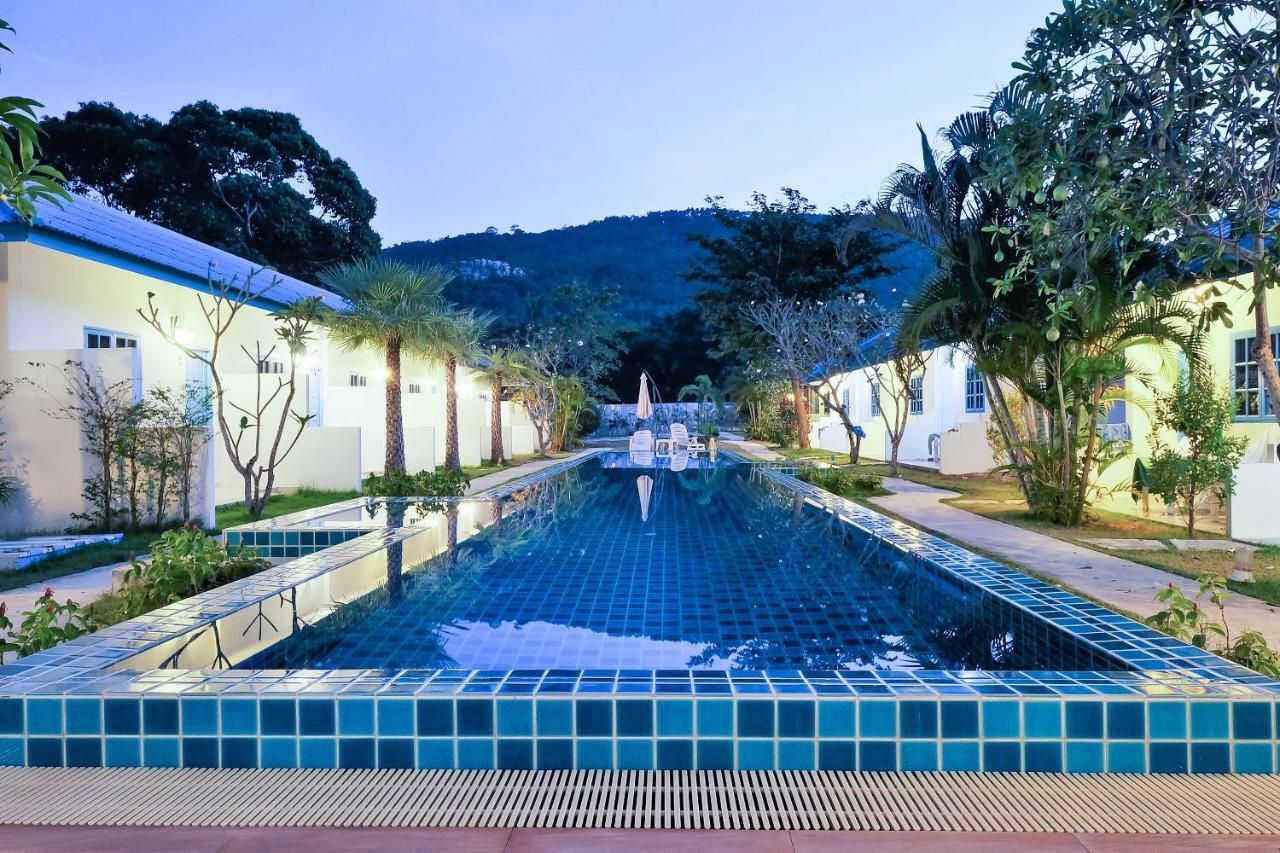 Hotel March Samui Mae Nam
