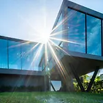 Villa Aura Onyx