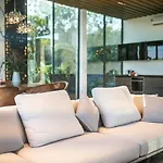 Villa Aura Onyx