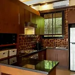 Large 4 Bed Villa Short Walk To Maenam Beach