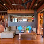 Tropical Beachside 4 Bedroom Villa - Kbr23