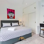 Luxurious 4-Bedroom Pool Villa Near Chaweng Noi Beach