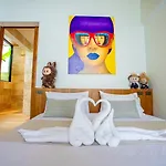 Lek Nana Pool Villa