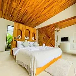Lek Nana Pool Villa