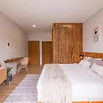 The White Lotus 2Br Condo - Walk To Beach