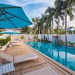 The White Lotus 2Br Condo - Walk To Beach