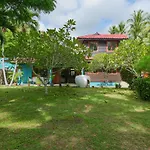 The Wooden Beach House 3Br - Sunset Beach Garden