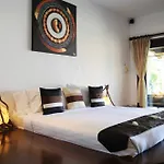 4 Bedroom Beach Front