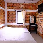 Baan Kwan Charoen Bungalow