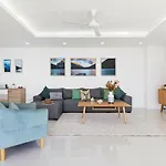Luxus & Stylish Villa Blue May