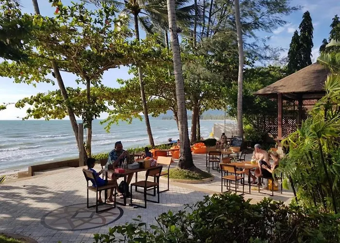 Chill Inn Lipa Noi Hostel And Beach Cafe
