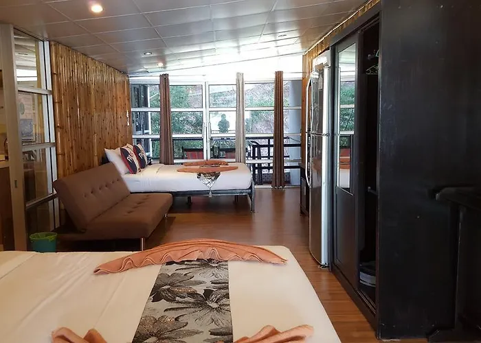 Zone6 Coworking Beach Apartment Old 2W Beach Hostel, Koh Samui