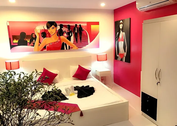 Villa Q At Design Square