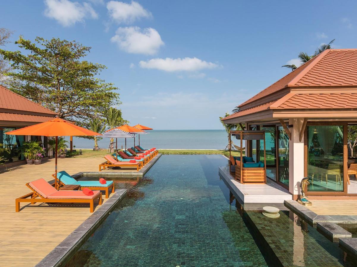 Angthong Villa