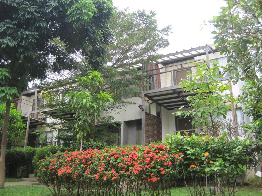 Sira Sarai Garden Rumah tetamu