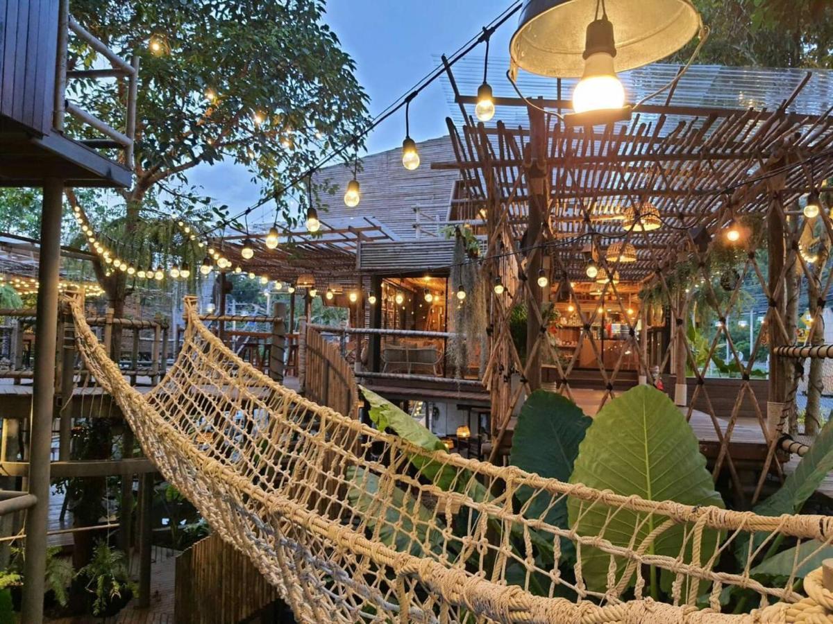 Hotel The Mud Bamboo Cafe And Beds