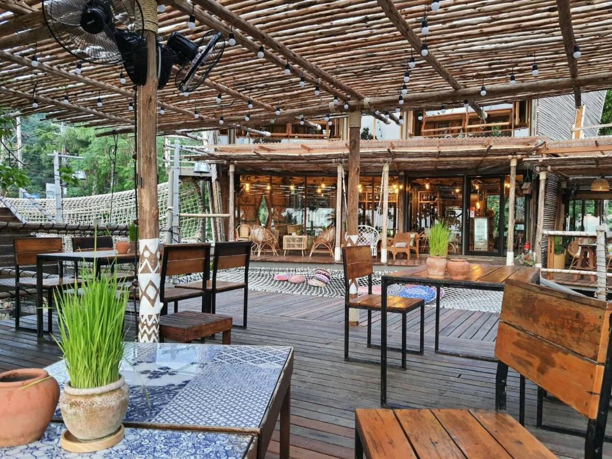 The Mud Bamboo Cafe And Beds 2*