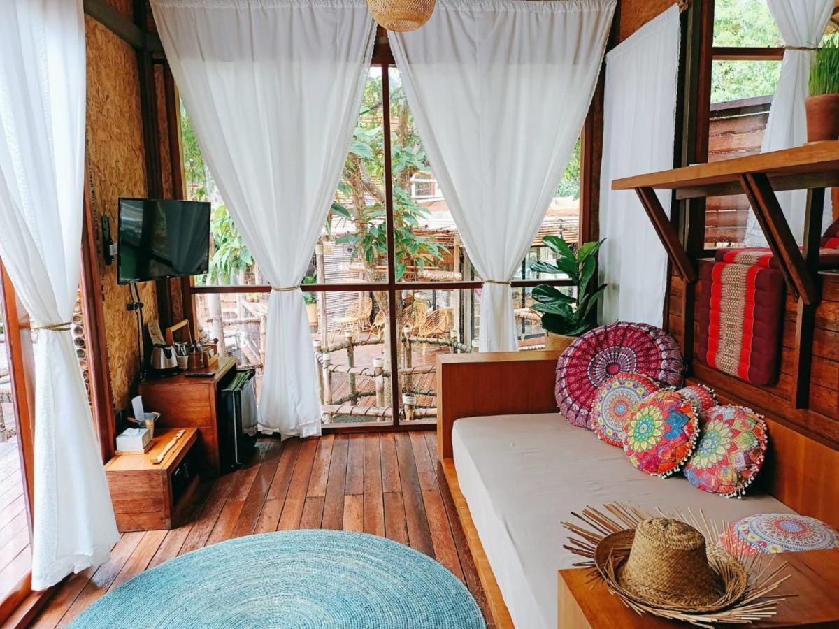 The Mud Bamboo Cafe And Beds Ban Bang Po