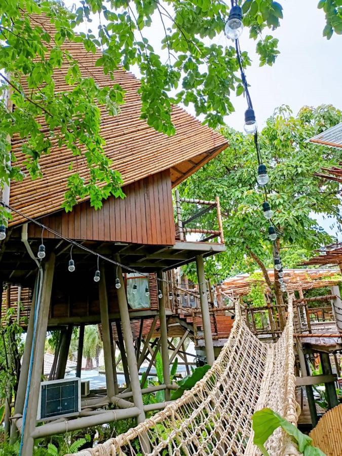 The Mud Bamboo Cafe And Beds Hotel 2*