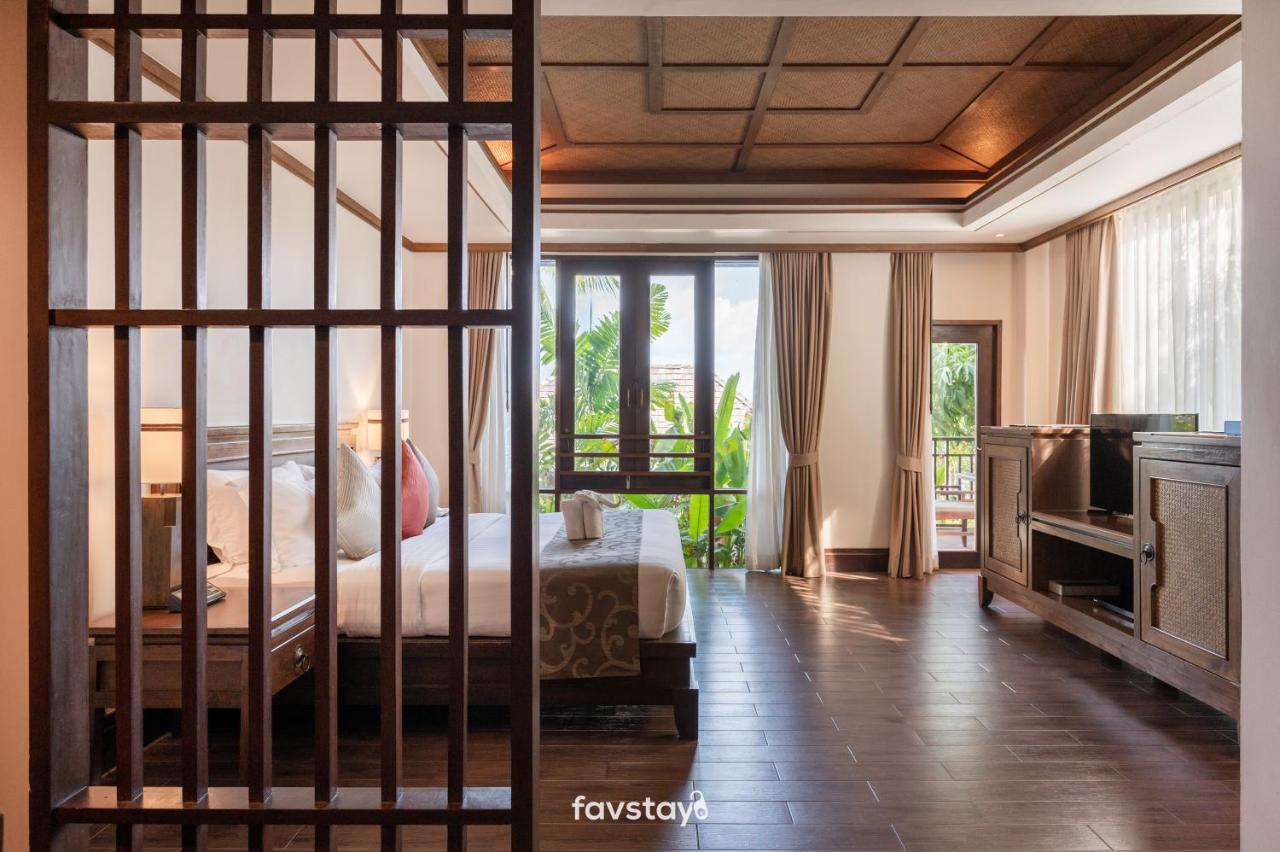Nora Buri & Hotel