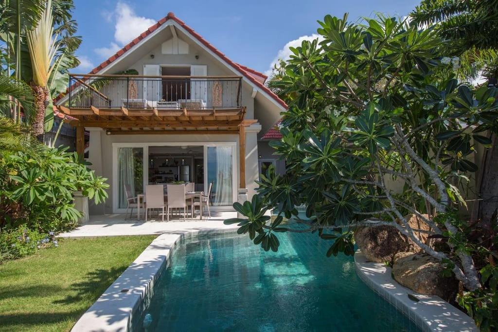 Villa Beachfront With Private Pool