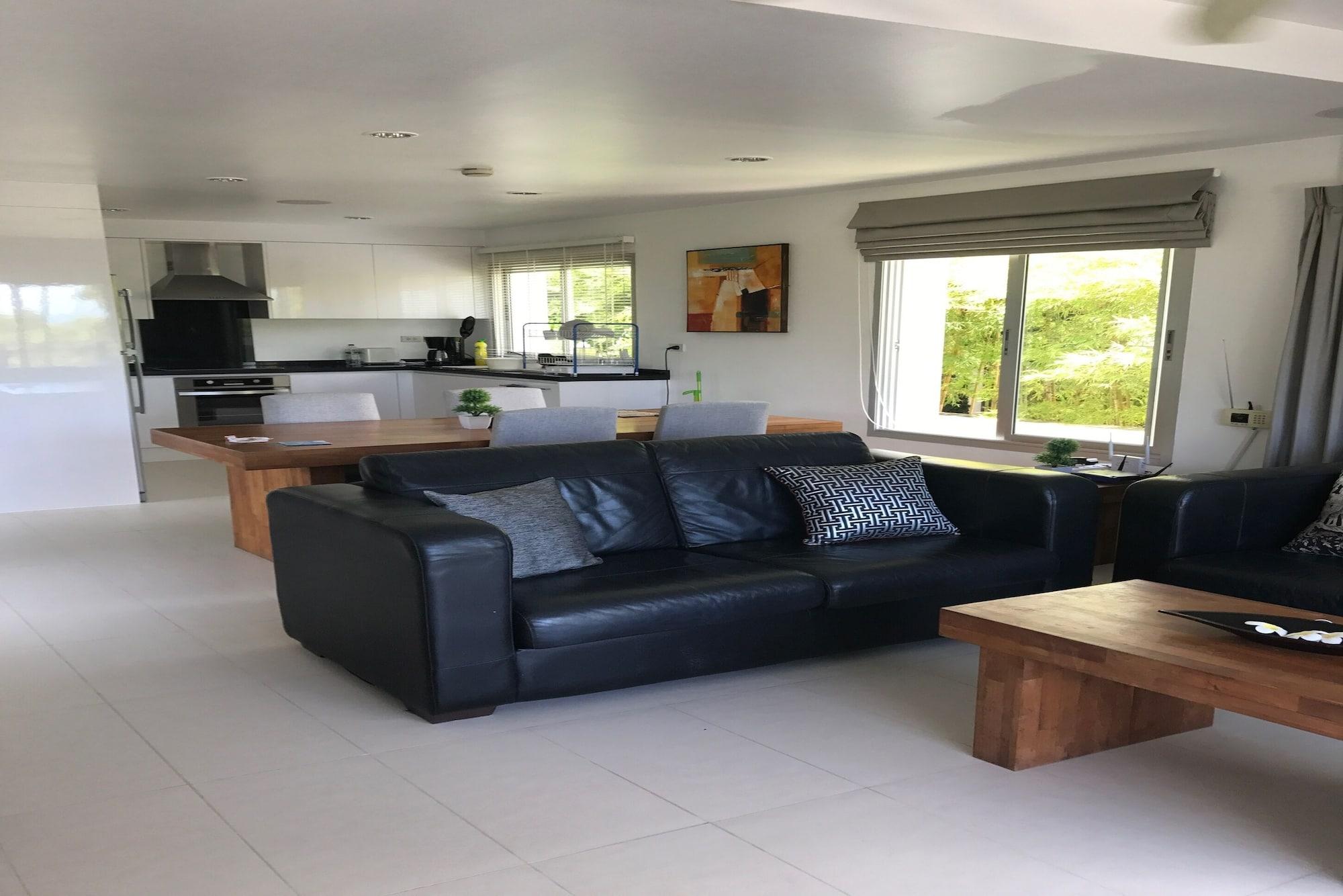 3 Bedroom Seaview Esprit