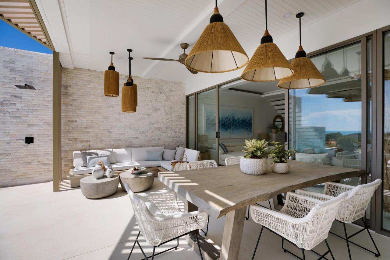 Bayside Luxury Villas: Beachfront Retreat With Sea Views *