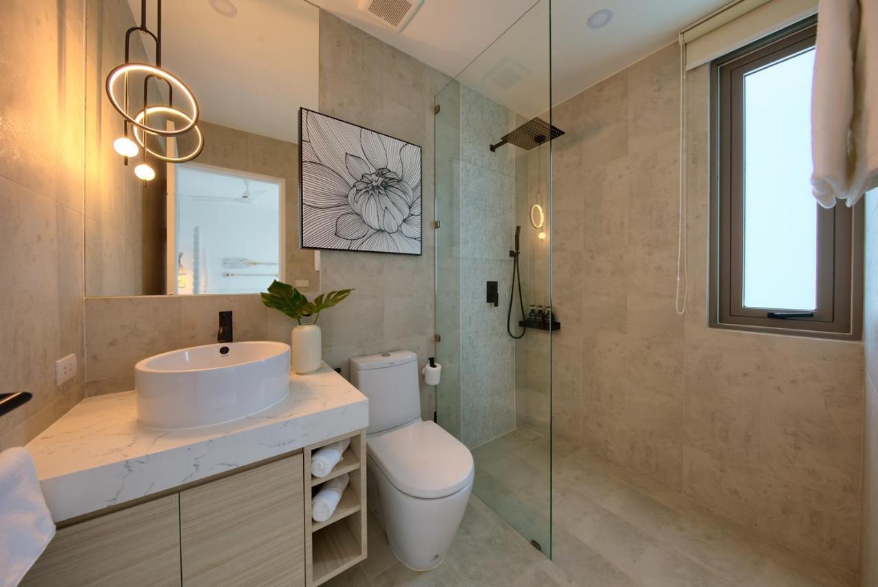 Villa Bayside Luxury Villas: Beachfront Retreat With Sea Views *