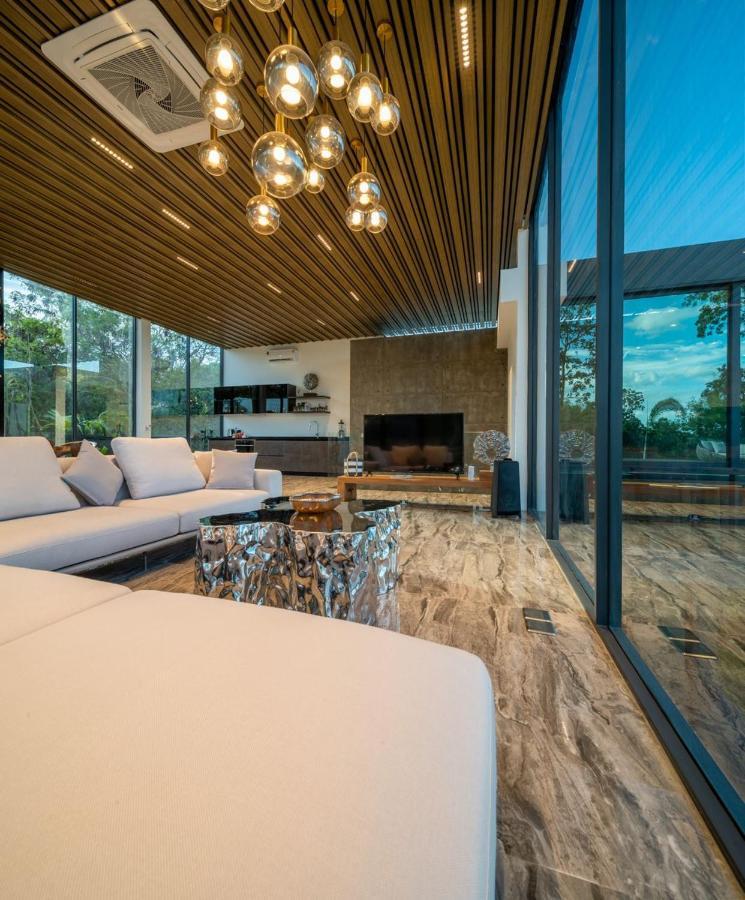 Villa Aura Onyx *