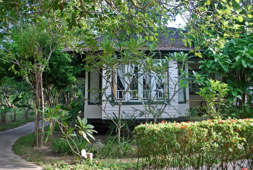 Rumah tetamu Sira Sarai Garden 2*