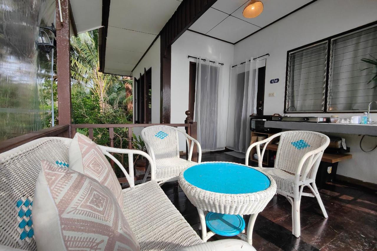 Front - Outdoor Shower - Working Desk Ferienhaus *