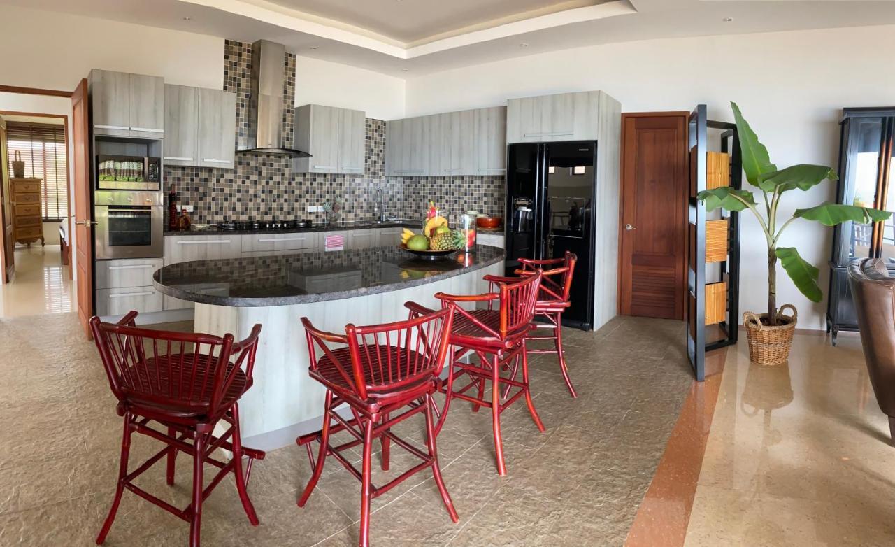 Fah Suay - Incredible & Spacious 5 Bedrooms * Mae Nam