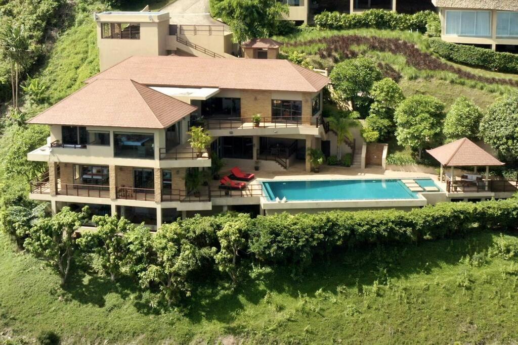 Fah Suay - Incredible & Spacious 5 Bedrooms Villa