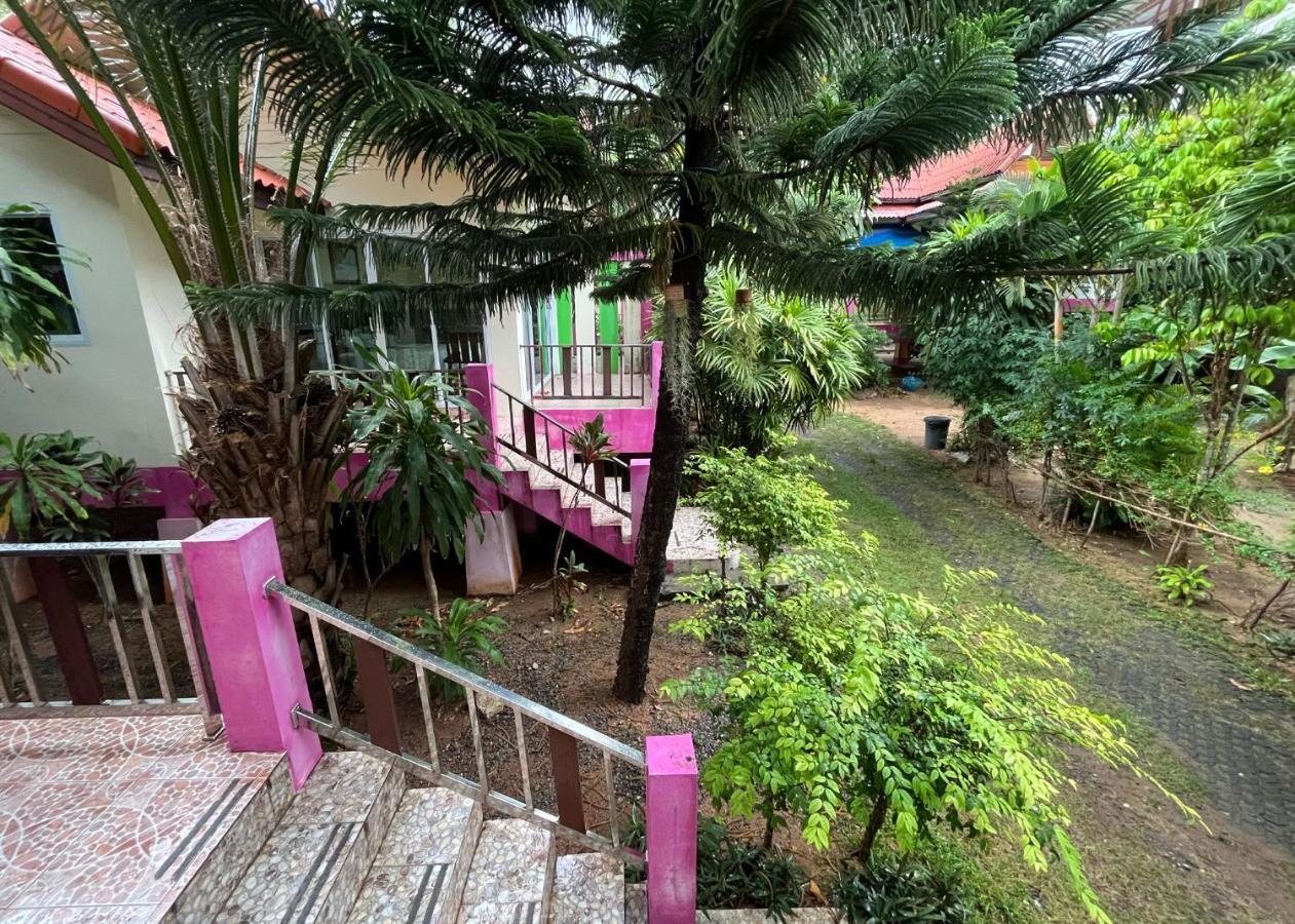 Guest house Mae Somboon House *