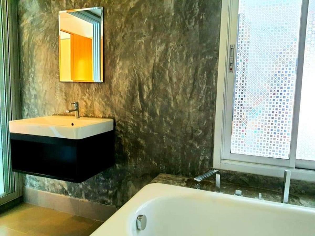 In Replay At Bangrak Apartment Amphoe Koksamui