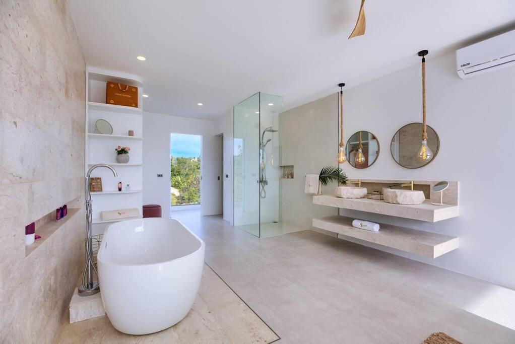 So Paradise 4 Bedrooms Villa *