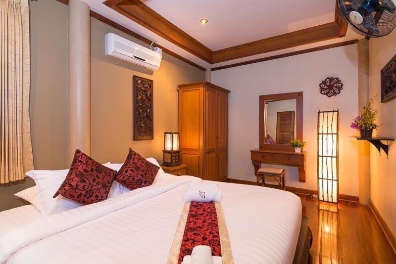 Baan Suvarnabhumi Entire 5 Beds Private Pool On Hill Side