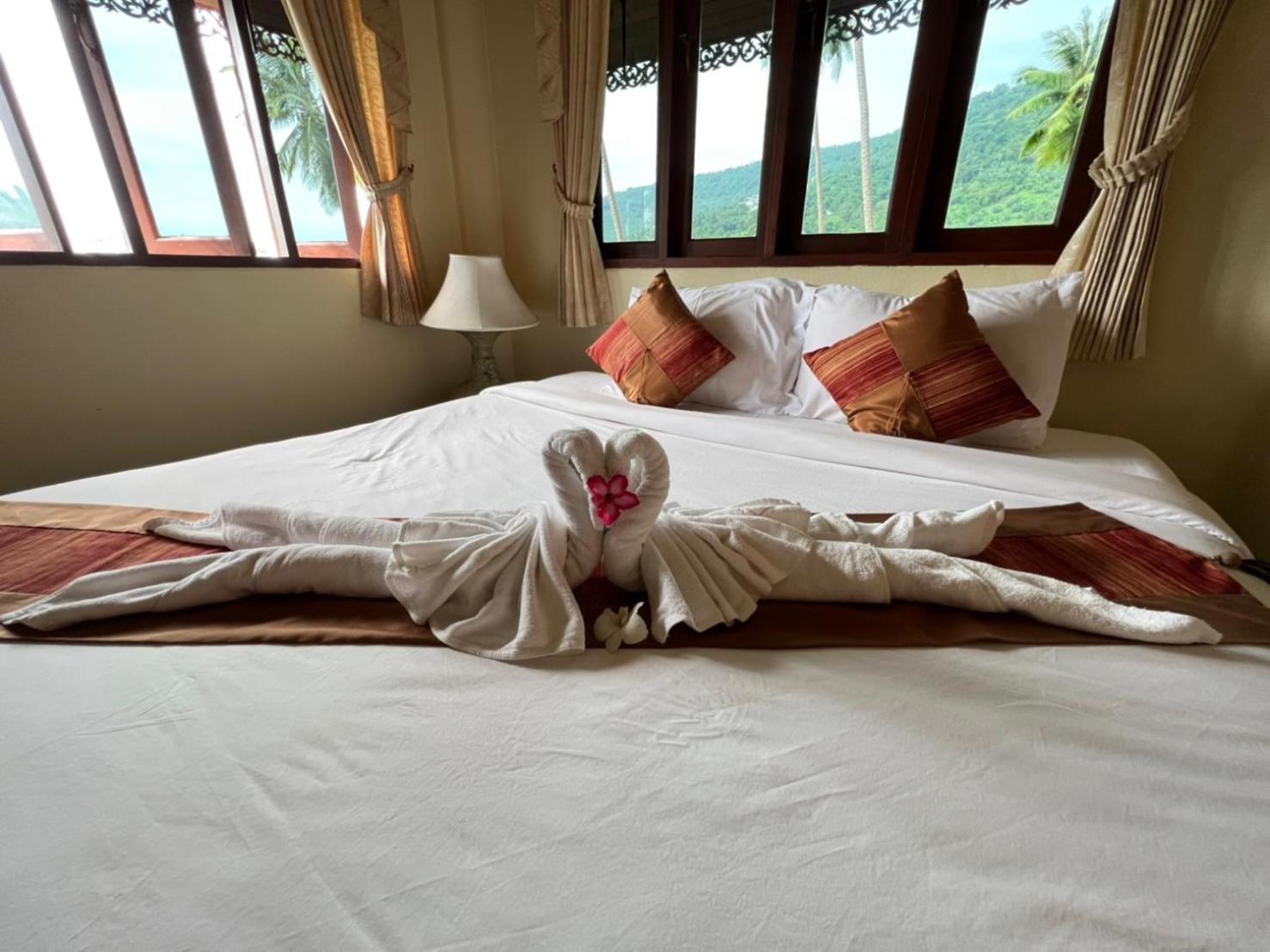 Baan Suvarnabhumi Entire 5 Beds Private Pool On Hill Side
