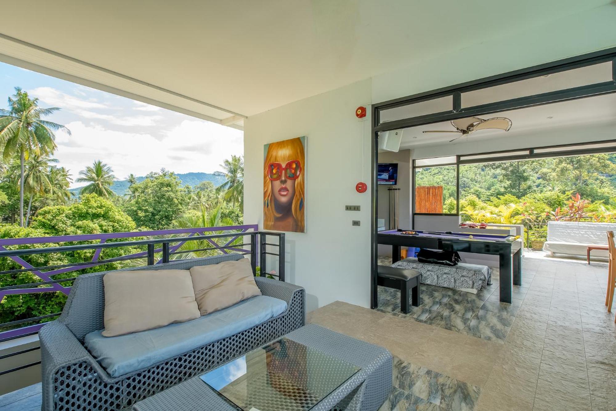 Penthouse Crystal Bay Apartment
