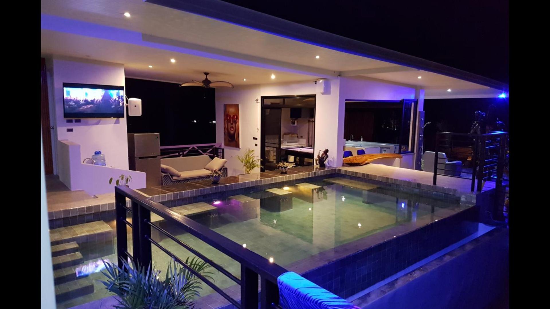 Penthouse Crystal Bay Apartment