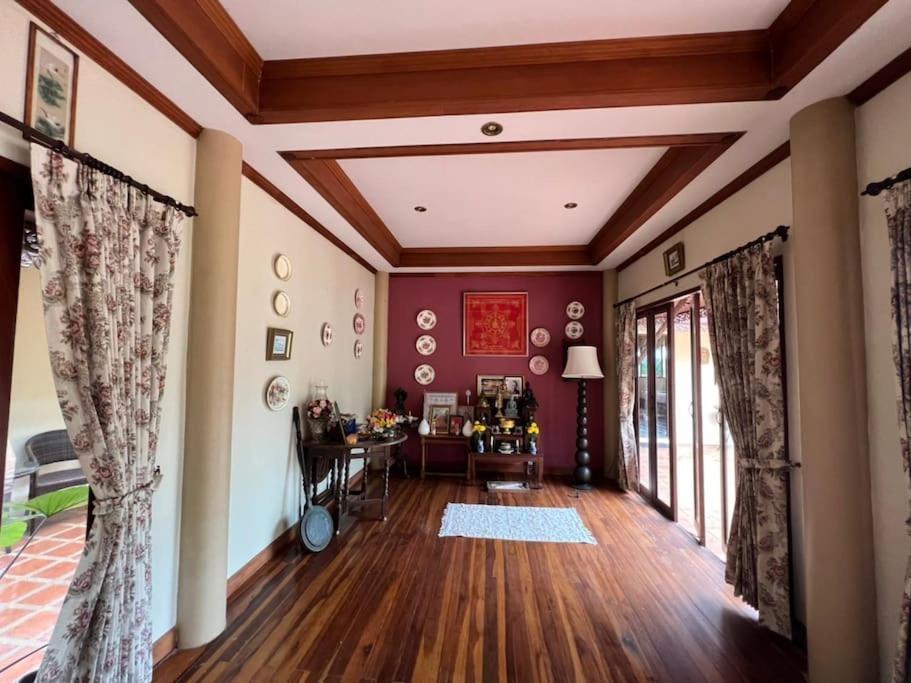 Baan Suvarnabhumi Entire 5 Beds Private Pool On Hill Side