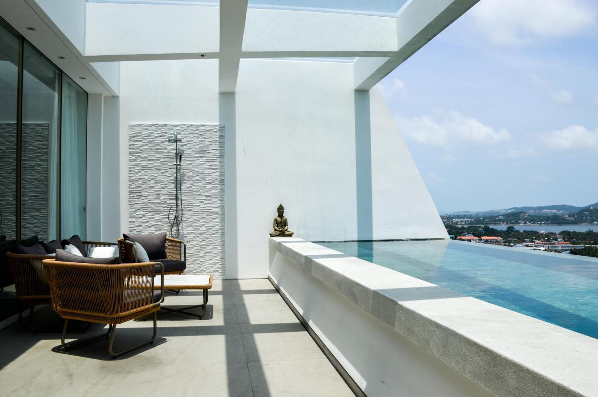 Golden Lotus Villa *