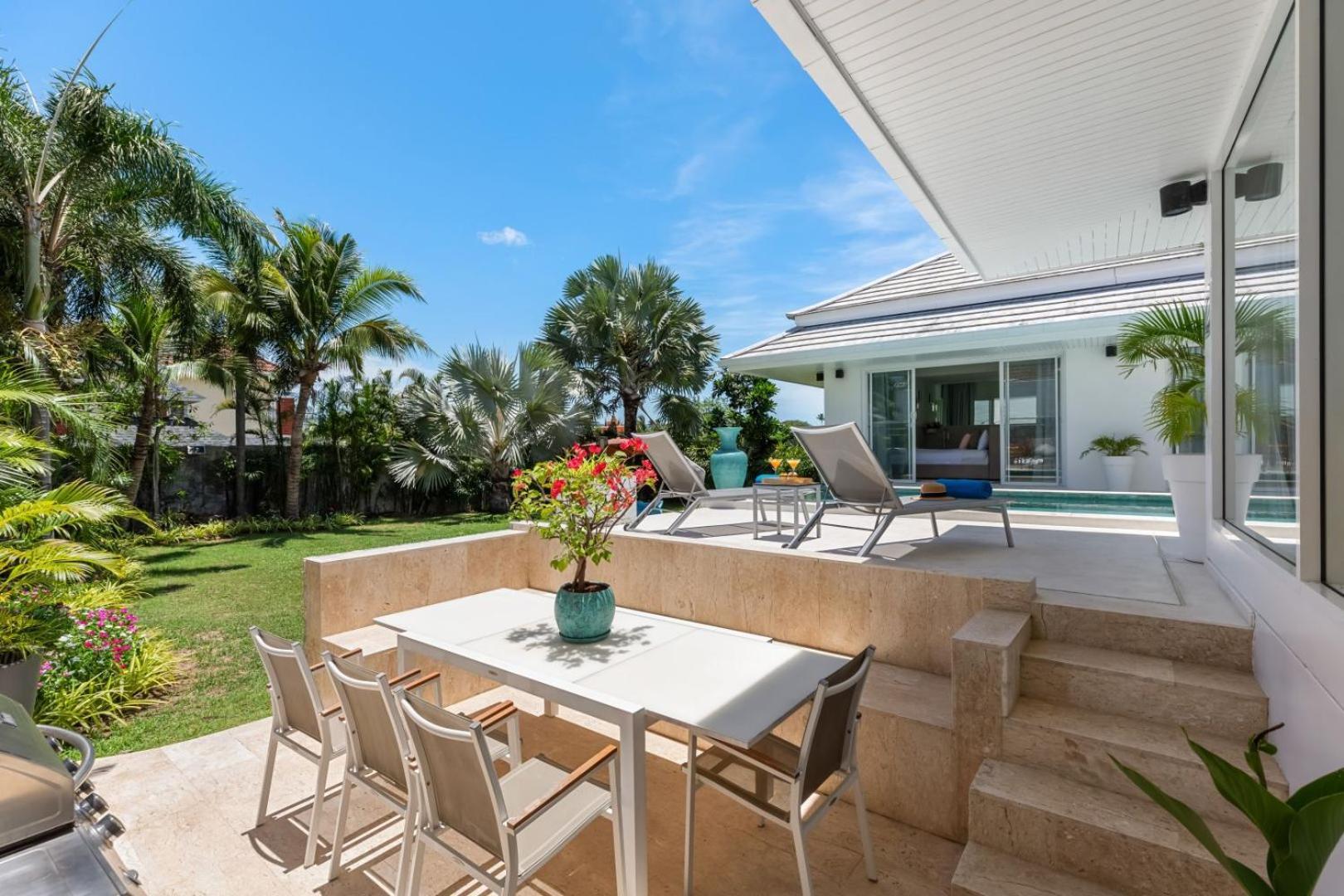 Villa 700m From & Luxury