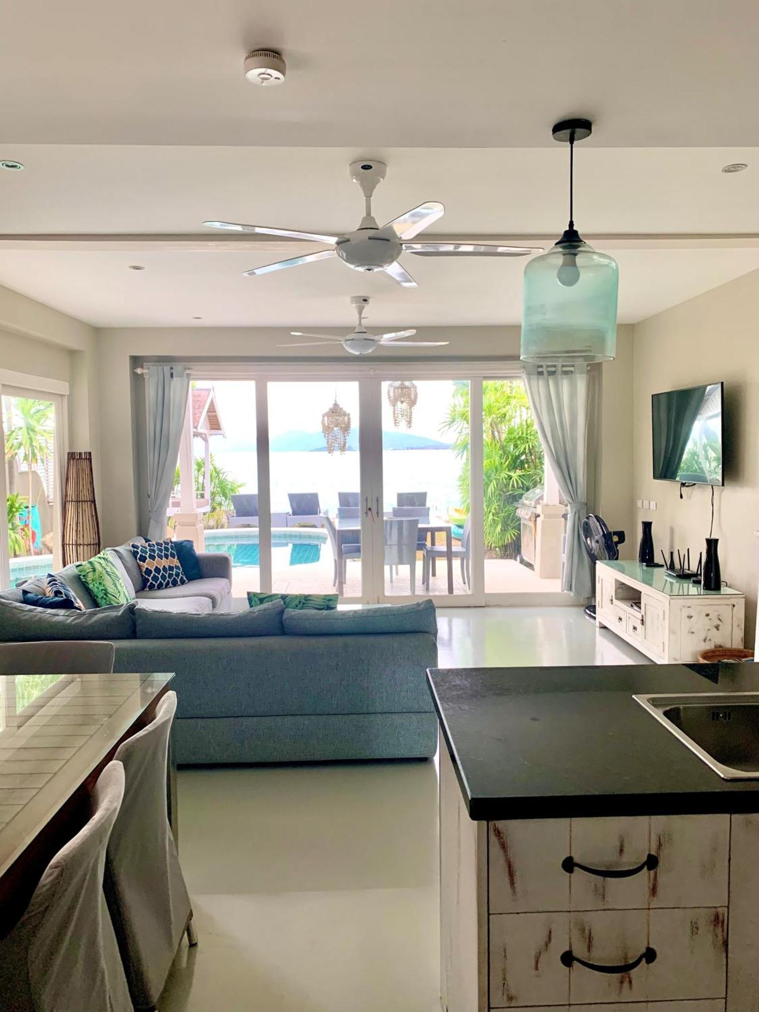 Villa Beachfront With Private Pool *