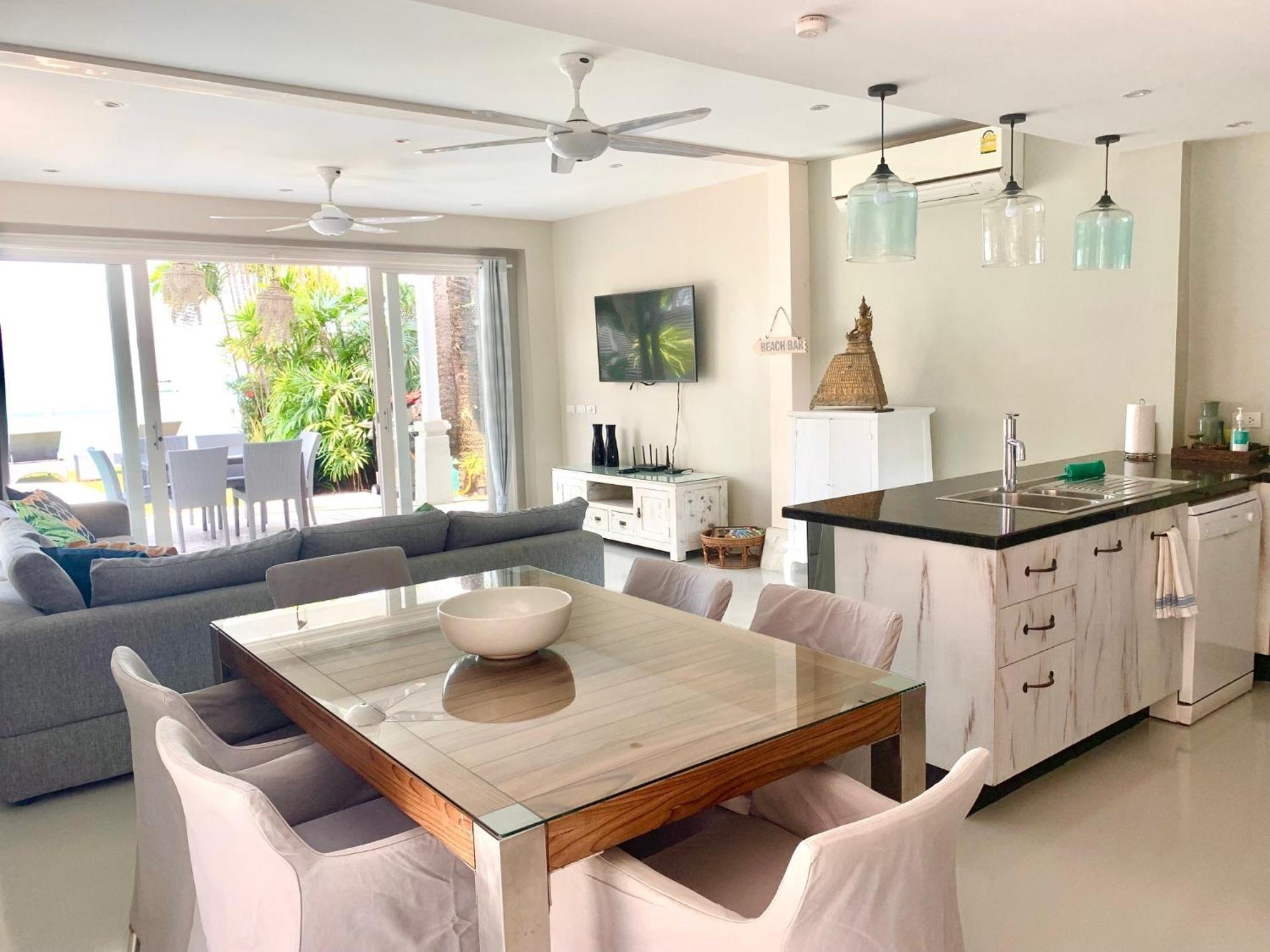 Villa Beachfront With Private Pool *