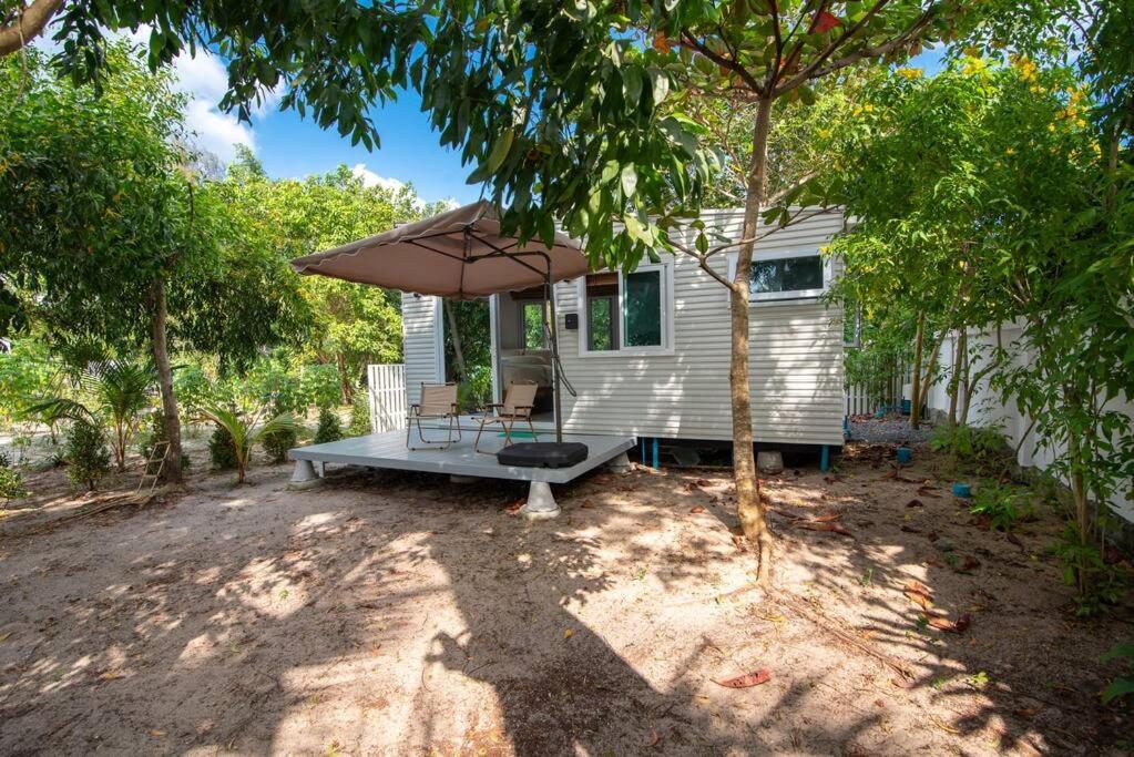 Brand New Beachfront & Secluded Tiny House Holiday home