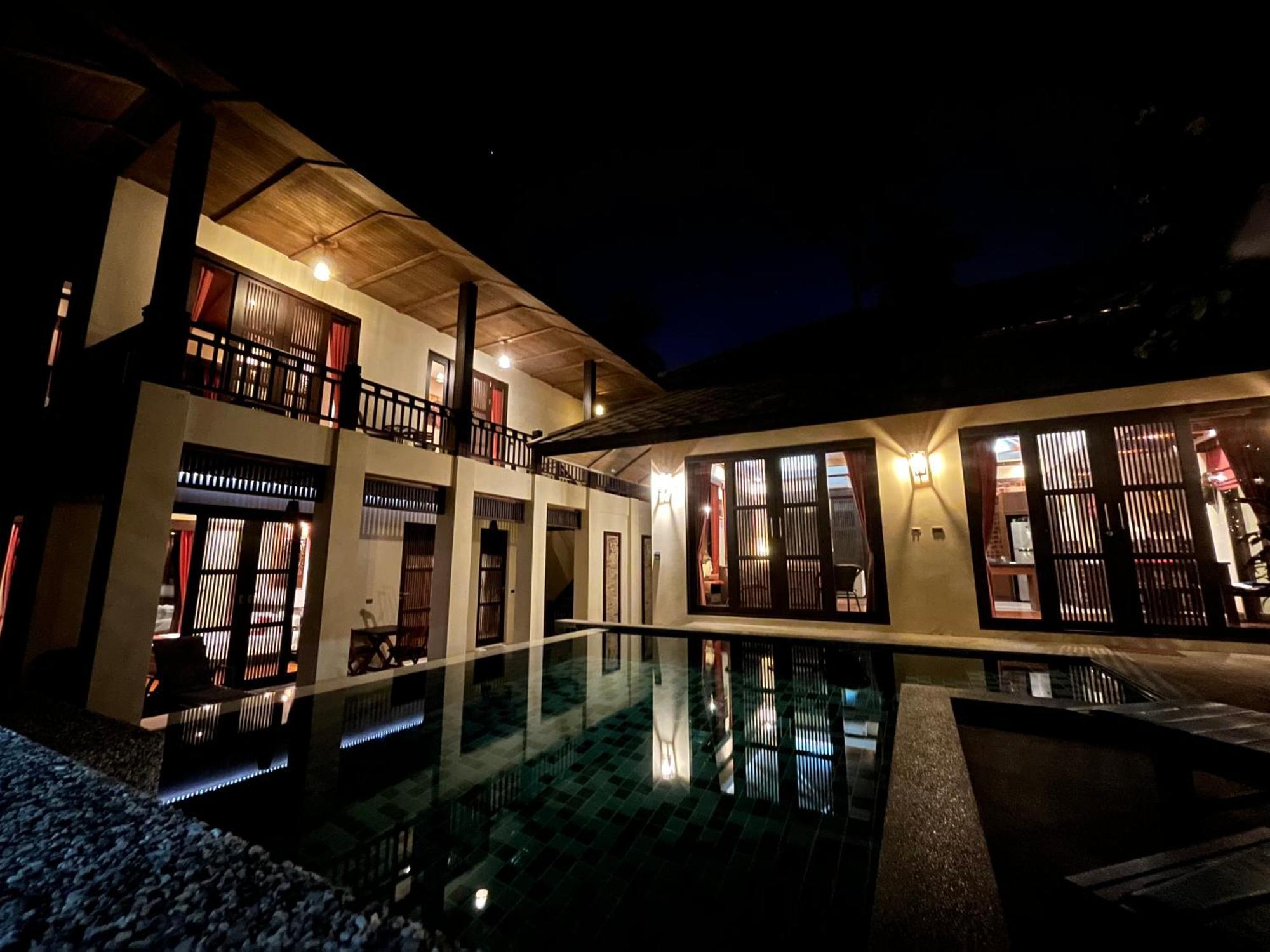 Large 4 Bed Short Walk To Maenam *