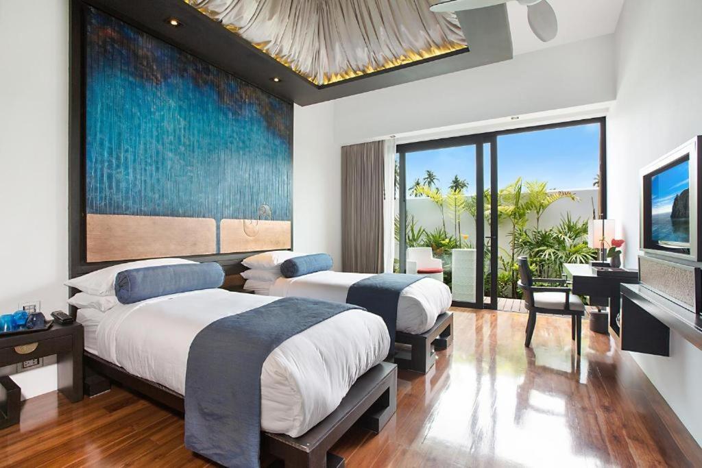 Julia Koh Samui With Cook And Majordome